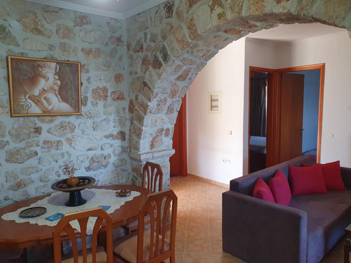 Nireas : Stone Villa Orthoniaí Esterno foto