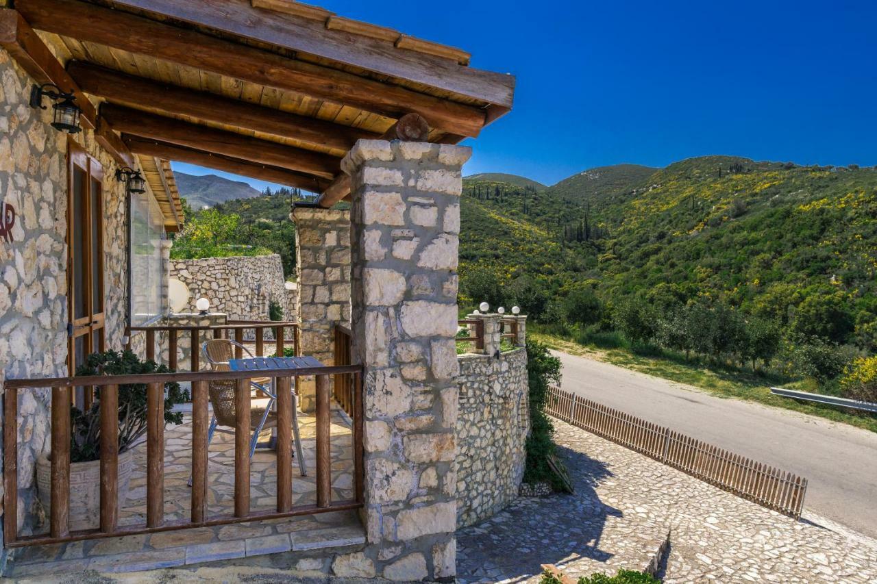 Nireas : Stone Villa Orthoniaí Esterno foto