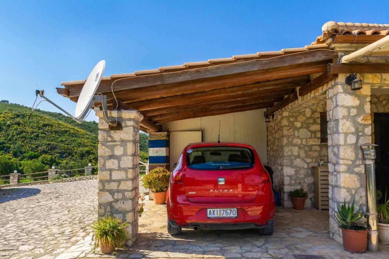 Nireas : Stone Villa Orthoniaí Esterno foto